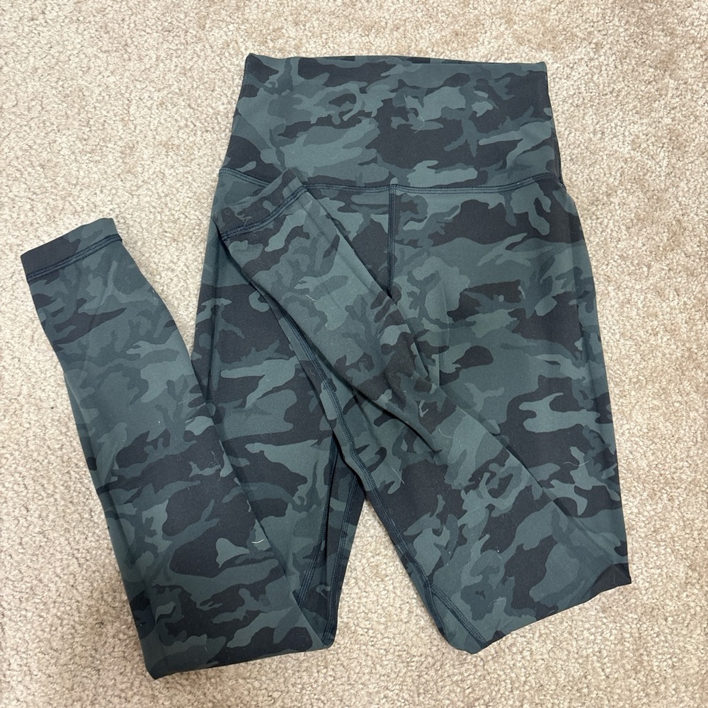 Lululemon Athletica Green Leggings with High Waist and Stretchy Fit